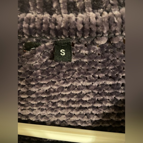 Selling a sweater! - Picture 3 of 3